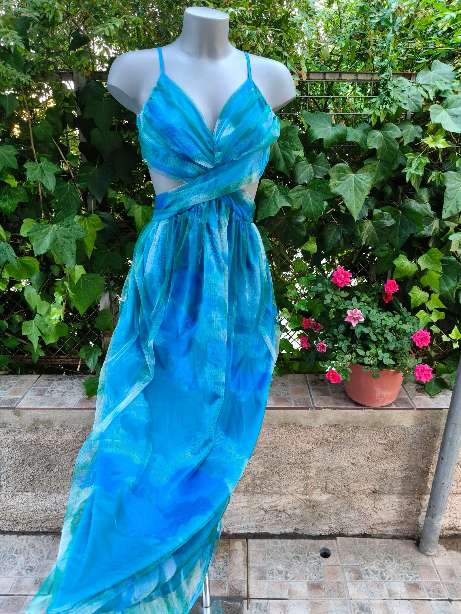 Vestido largo tul azul turquesa cut out 
